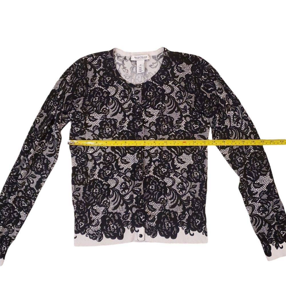 White House Black Market White Black Floral Snap Button Front Knit Sweater XS - Picture 3 of 7